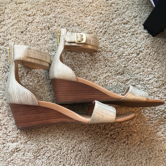 ❌✋🏻 UGGs Wedge Sandals Size 9 - Picture 10 of 11